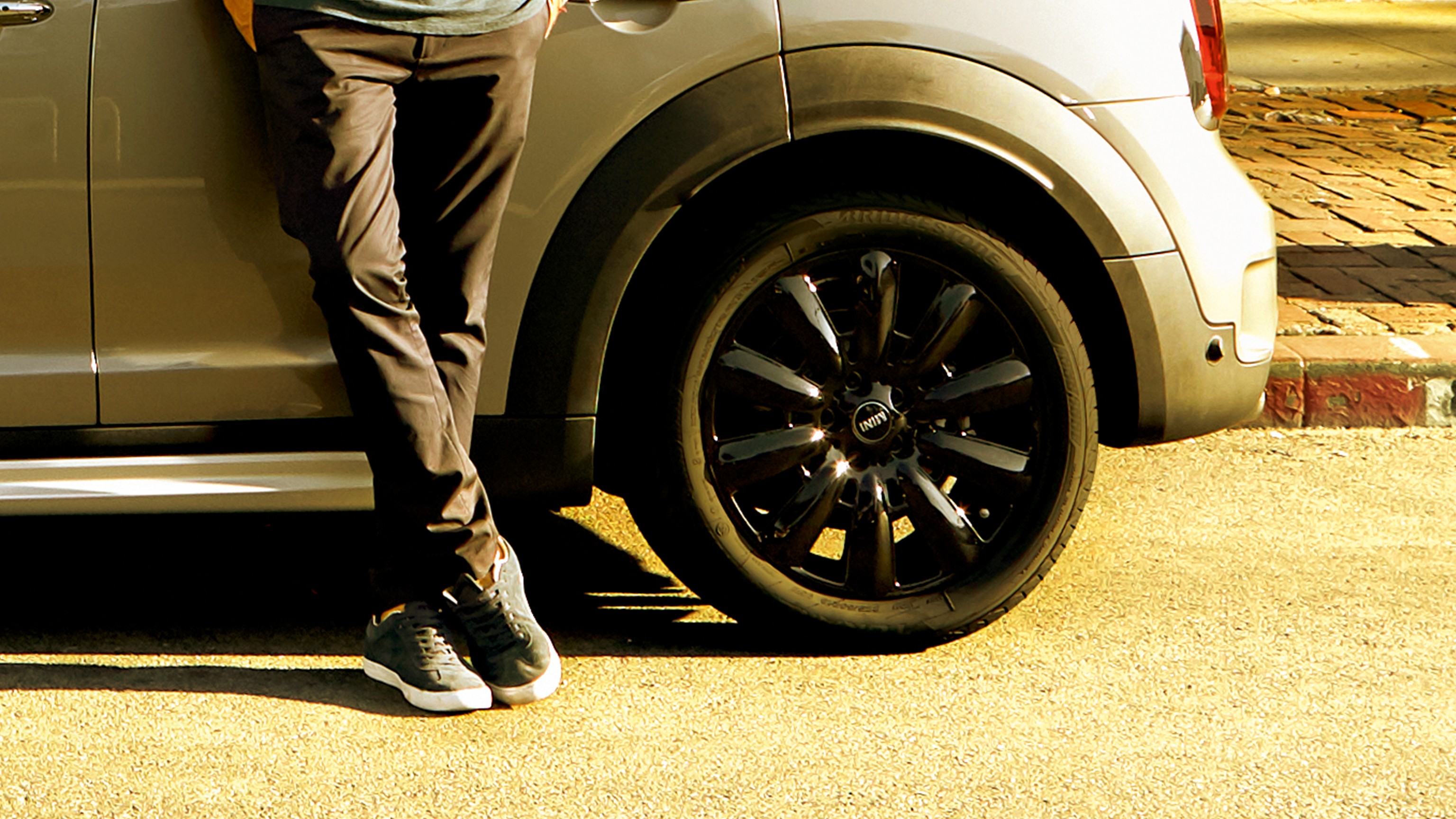 MINI Countryman Plug-in Hybrid – Side